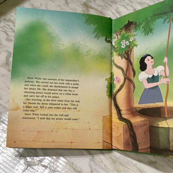💝 DISNEY 💝 bundle of 2 Princess books: SNOW WHITE, etc Hardcover - Picture 6 of 13